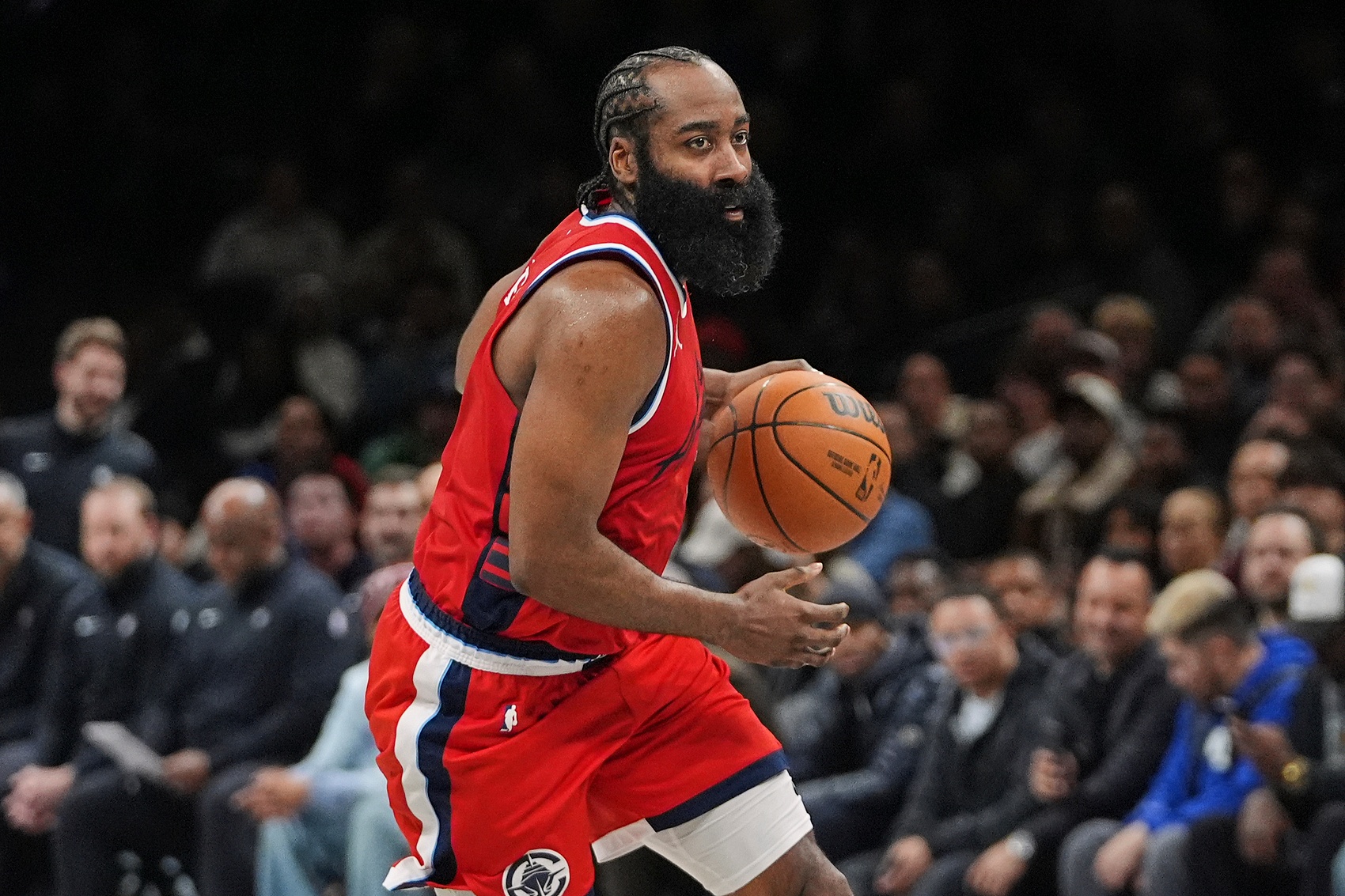 中国海星体育-三分5中0！哈登单核带队首节打满 8投2中仅得6分2篮板2助攻