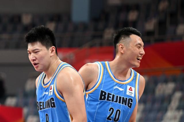 海星体育-首钢进攻全面提速 临近季后赛老将状态回暖